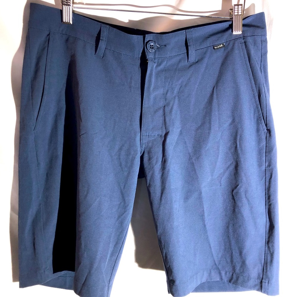 Travis Matthew Men’s Blue Flat Front Casual Golf Shorts Size 32